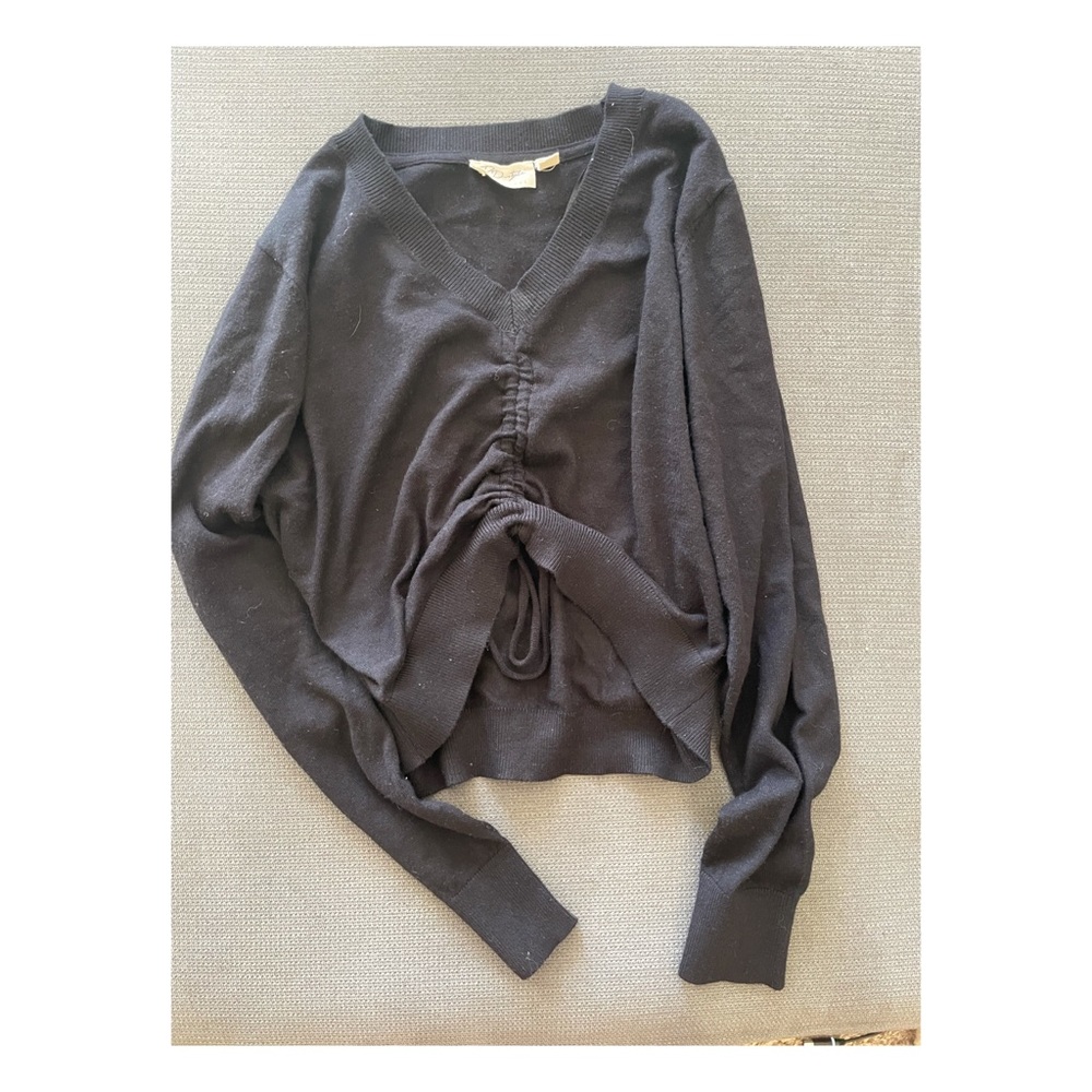 Adjustable sweater long sleeve.